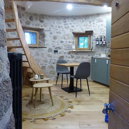La Tour Du Canet Longessaigne Bagian luar foto