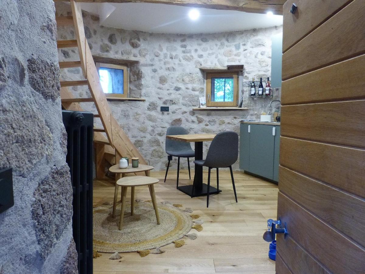 La Tour Du Canet Longessaigne Bagian luar foto